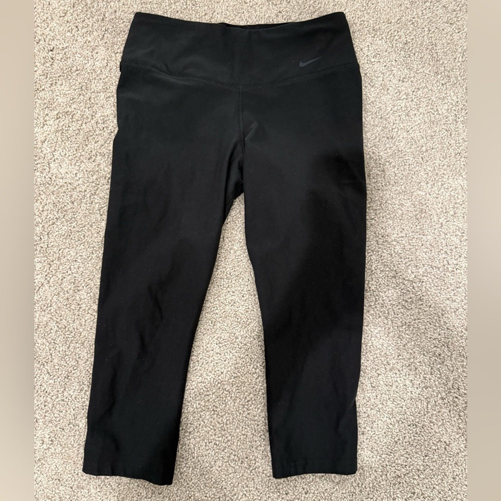 Nike 3/4 Cropped Capri Dri-Fit Leggings small